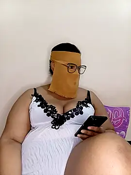 Snapshot of Samara-Bella chatting on March 6, 8:37 pm Samara-Bella online show from March 6, 8:37 pm