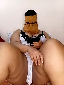 Snapshot of Samara-Bella chatting on March 7, 11:18 am Samara-Bella online show from March 7, 11:18 am