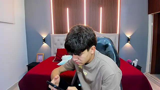 Tommy18   online show from October 25, 3:25 am