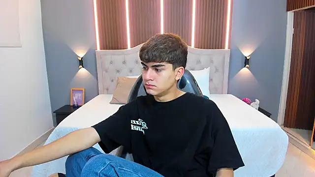 Tommy18   online show from November 12, 3:40 am