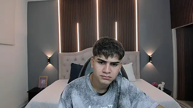 Tommy18   online show from December 19, 3:35 am