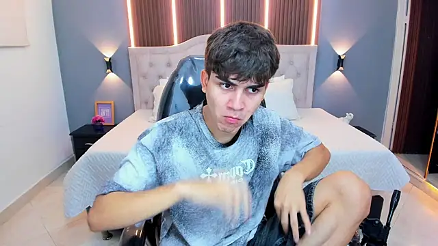 Tommy18   online show from March 3, 3:34 am