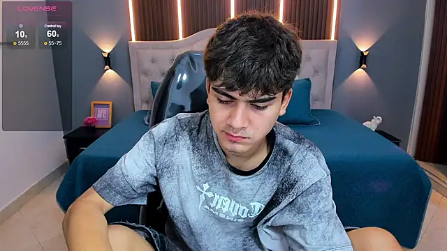 Tommy18   online show from March 15, 3:34 am