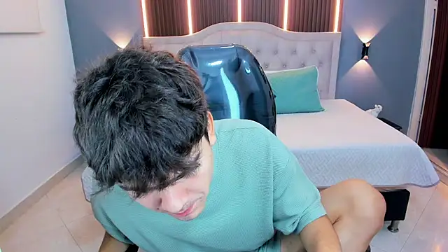 Tommy18   online show from March 20, 3:33 am