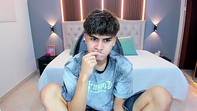 Tommy18   online show from April 18, 3:32 am