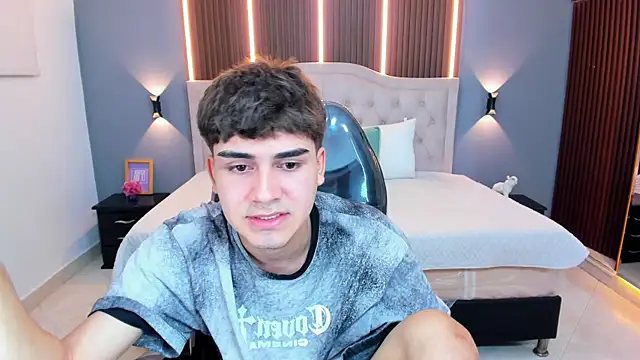 Tommy18   online show from June 12, 3:16 am