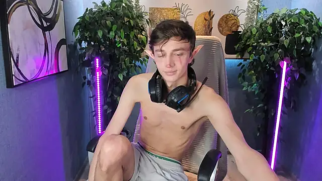 Snapshot of John_Weasley chatting on October 22, 8:36 am John Weasley online show from October 22, 8:36 am