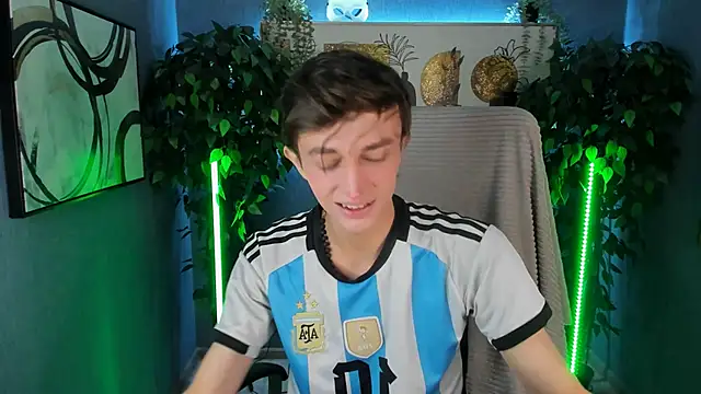 Snapshot of John_Weasley chatting on November 12, 11:54 am John Weasley online show from November 12, 11:54 am