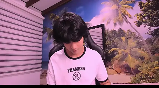 AllanYong18 online show from February 1, 5:07 am