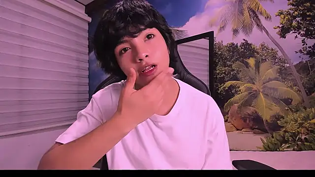 AllanYong18 online show from February 8, 4:36 am