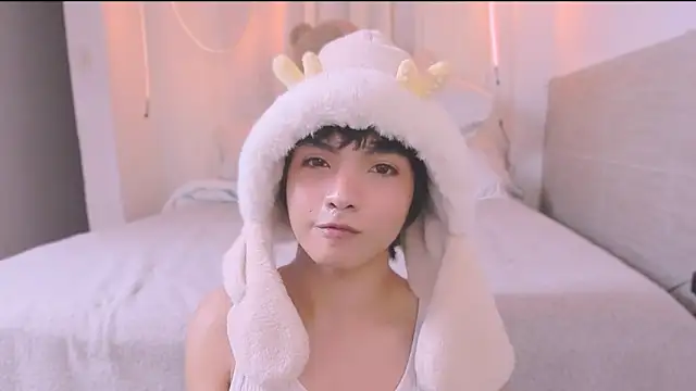 AllanYong18 online show from September 15, 5:40 am