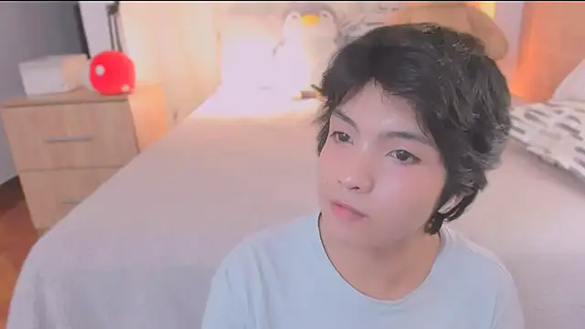 AllanYong18 online show from February 24, 7:17 am