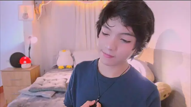 AllanYong18 online show from March 29, 2:39 pm