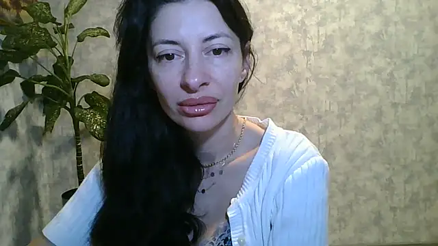 Snapshot of LissaBlossom chatting on June 4, 2:39 am LissaBlossom online show from June 4, 2:39 am