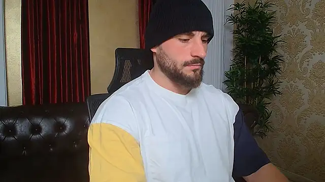 Snapshot of AdamJamesonn chatting on March 11, 5:38 am AdamJamesonn online show from March 11, 5:38 am