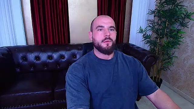 Snapshot of AdamJamesonn chatting on October 13, 5:07 am AdamJamesonn online show from October 13, 5:07 am