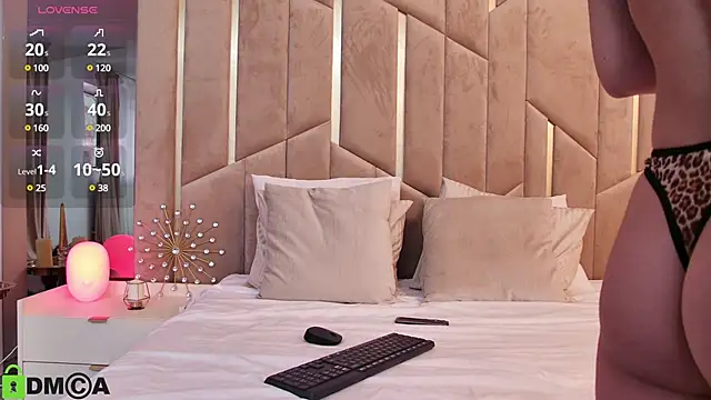 Snapshot of CassieHart chatting on January 10, 7:14 am CassieHart online show from January 10, 7:14 am