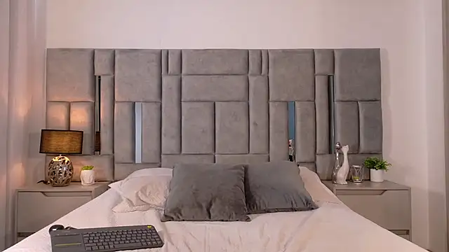 Karla Hudsson online show from February 16, 1:40 pm