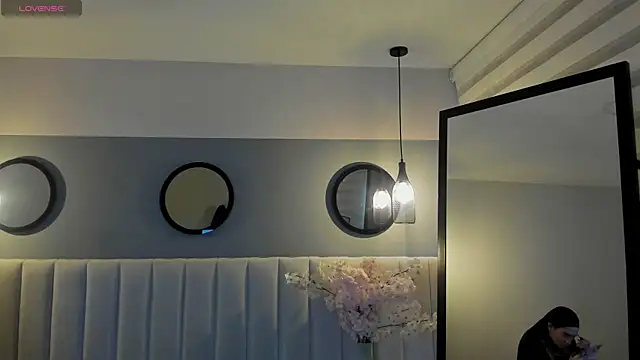 chelsea bolton  online show from March 31, 12:05 pm