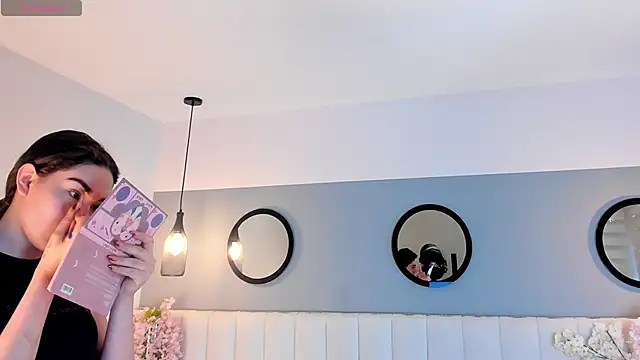 chelsea bolton  online show from April 4, 12:13 pm