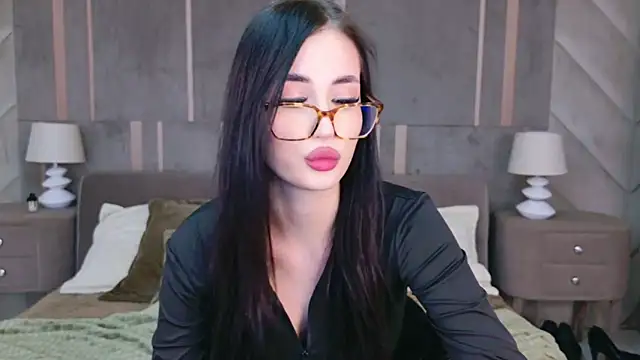 EmmaLawrens online show from March 18, 8:26 pm