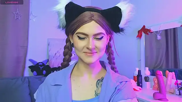 Emily  Mooree online show from January 20, 4:21 am