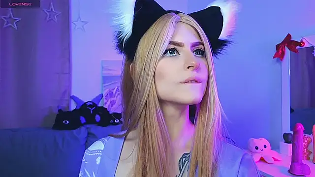 Emily  Mooree online show from February 8, 4:14 am