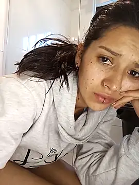 Snapshot of Cleo_Hott chatting on March 15, 12:24 pm Cleo Hott online show from March 15, 12:24 pm