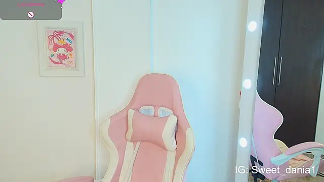 Snapshot of sweet_dania_ chatting on March 9, 7:01 am sweet dania online show from March 9, 7:01 am