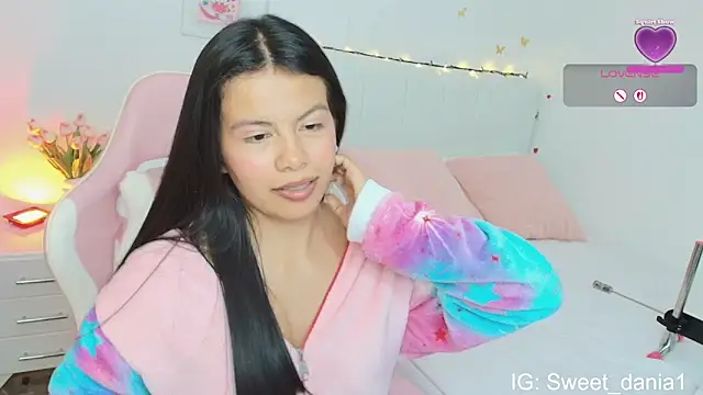 Snapshot of sweet_dania_ chatting on September 21, 3:52 am sweet dania online show from September 21, 3:52 am