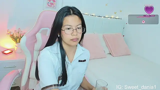 Snapshot of sweet_dania_ chatting on September 25, 4:38 am sweet dania online show from September 25, 4:38 am