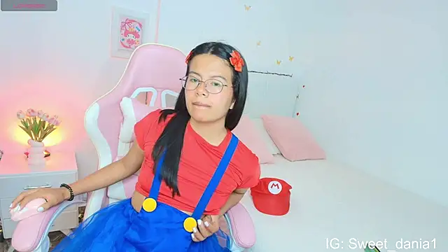 Snapshot of sweet_dania_ chatting on October 11, 4:33 am sweet dania online show from October 11, 4:33 am