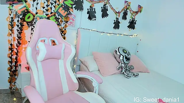 Snapshot of sweet_dania_ chatting on October 29, 9:33 am sweet dania online show from October 29, 9:33 am