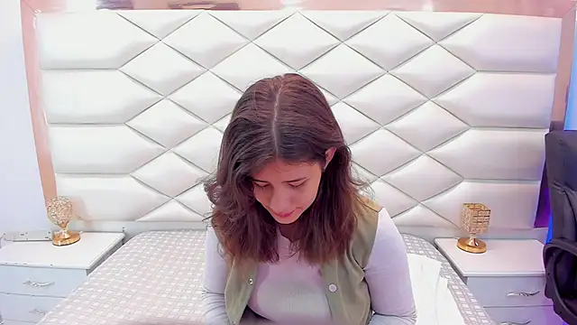 MiaQueen021 online show from February 4, 12:33 pm