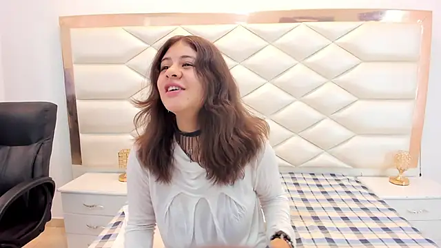 MiaQueen021 online show from February 6, 12:26 pm