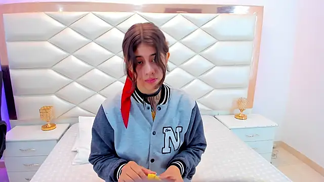 MiaQueen021 online show from February 10, 12:39 pm