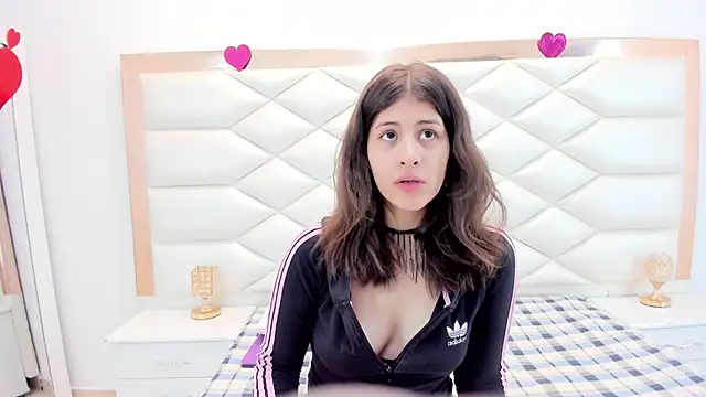 MiaQueen021 online show from February 13, 3:35 pm