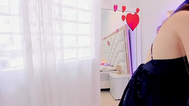 MiaQueen021 online show from February 14, 3:36 pm