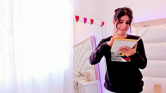 MiaQueen021 online show from February 19, 3:49 pm