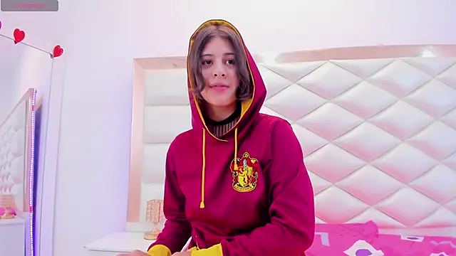 MiaQueen021 online show from March 6, 3:35 pm