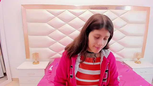 MiaQueen021 online show from March 12, 12:26 pm