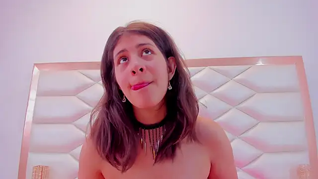 MiaQueen021 online show from March 13, 3:39 pm