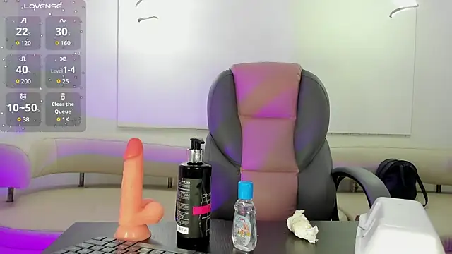 Snapshot of Valentina_slim chatting on March 4, 1:01 am Valentina slim online show from March 4, 1:01 am