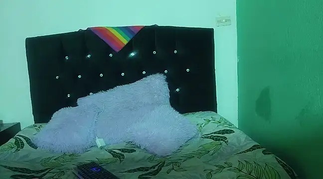 boysLittle online show from March 16, 1:17 pm