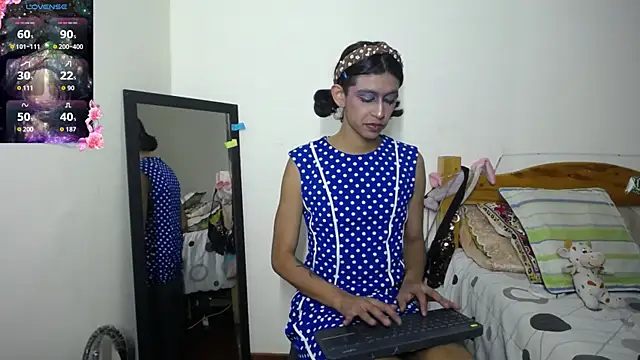 boysLittle online show from November 9, 5:50 am