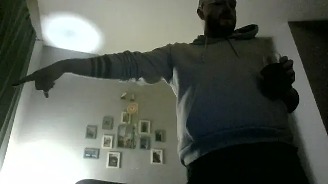 Snapshot of GaySexxPL chatting on April 3, 8:07 pm GaySexxPL online show from April 3, 8:07 pm