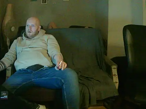 Snapshot of GaySexxPL chatting on April 12, 8:52 am GaySexxPL online show from April 12, 8:52 am