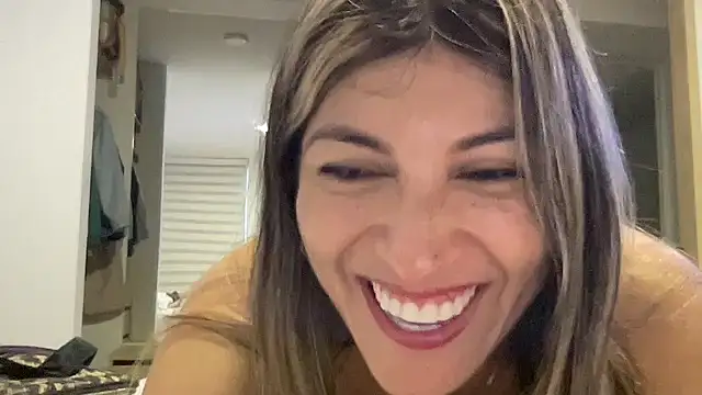 Snapshot of LunaBeya chatting on July 1, 10:53 pm LunaBeya online show from July 1, 10:53 pm