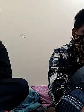 13lusty online show from February 12, 5:37 am