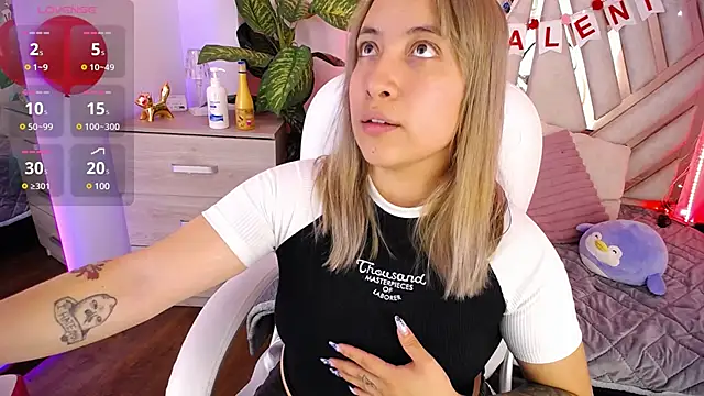 Snapshot of NyxAndria_1 chatting on February 13, 8:45 pm NyxAndria 1 online show from February 13, 8:45 pm